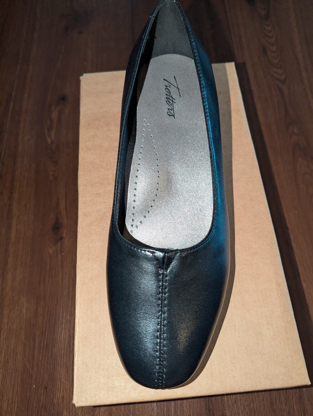 Throtters Doris Leather Block Heel Pumps, Black Size 9.5WW, New